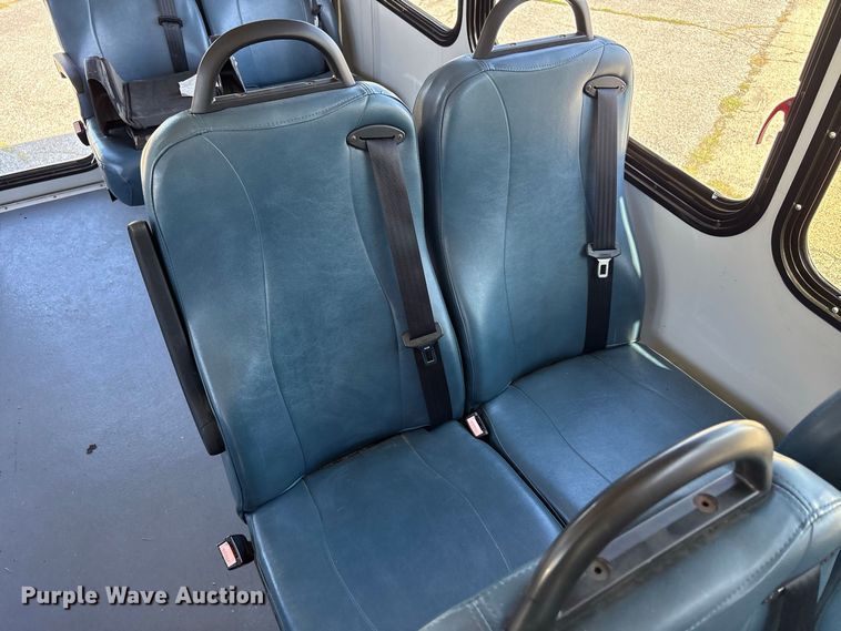image for item FK2150 2005 Ford E450 shuttle bus