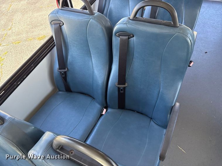 image for item FK2150 2005 Ford E450 shuttle bus