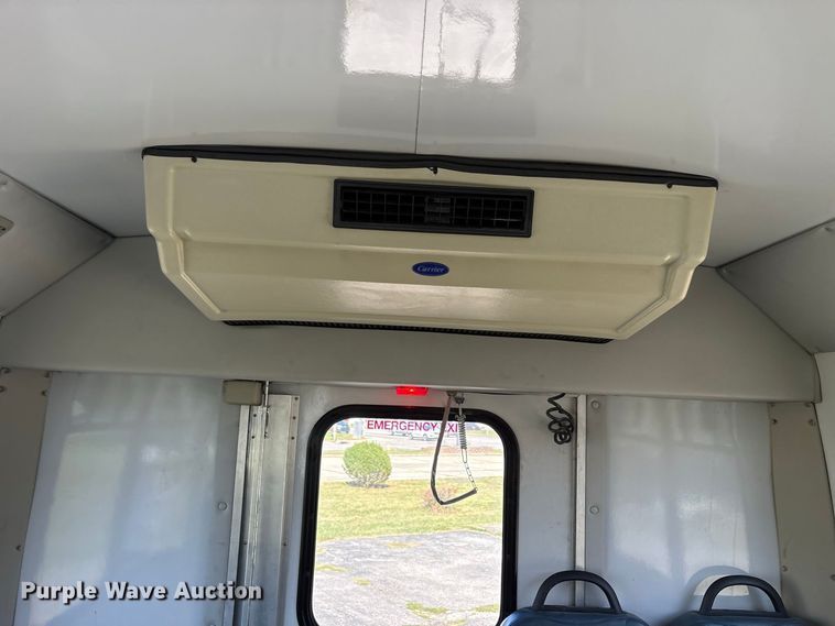 image for item FK2150 2005 Ford E450 shuttle bus
