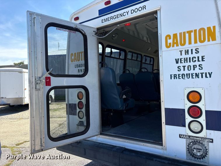 image for item FK2150 2005 Ford E450 shuttle bus