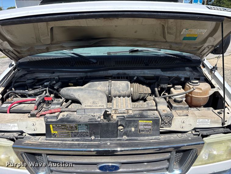 image for item FK2150 2005 Ford E450 shuttle bus