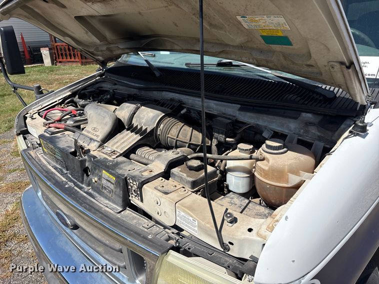 image for item FK2150 2005 Ford E450 shuttle bus
