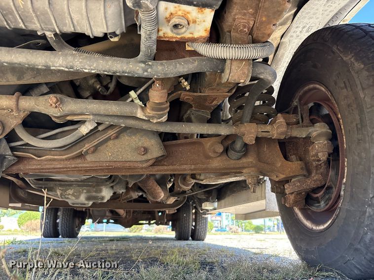 image for item FK2150 2005 Ford E450 shuttle bus