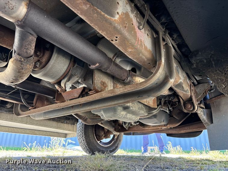 image for item FK2150 2005 Ford E450 shuttle bus
