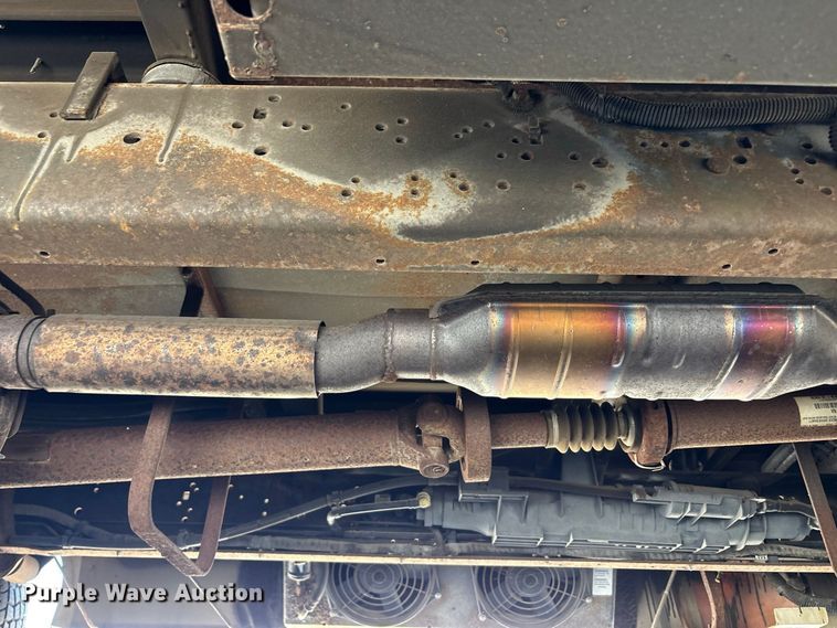 image for item FK2150 2005 Ford E450 shuttle bus
