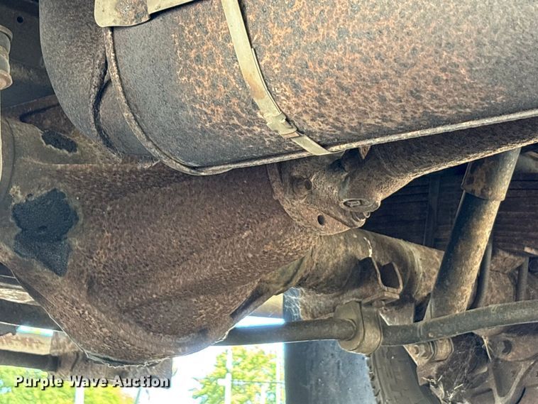 image for item FK2150 2005 Ford E450 shuttle bus