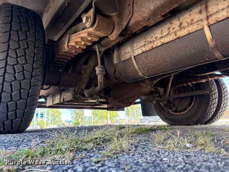 image for item FK2150 2005 Ford E450 shuttle bus