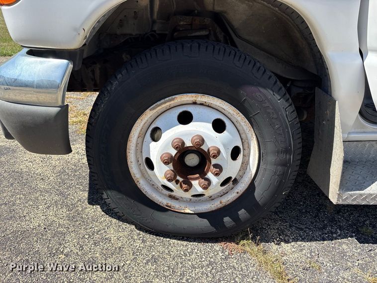 image for item FK2150 2005 Ford E450 shuttle bus