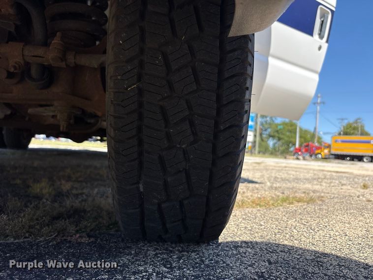 image for item FK2150 2005 Ford E450 shuttle bus