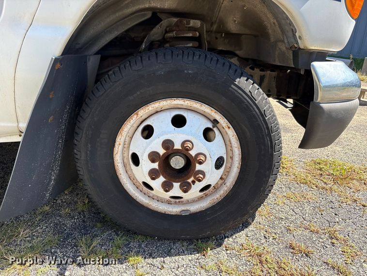 image for item FK2150 2005 Ford E450 shuttle bus
