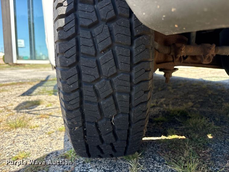 image for item FK2150 2005 Ford E450 shuttle bus