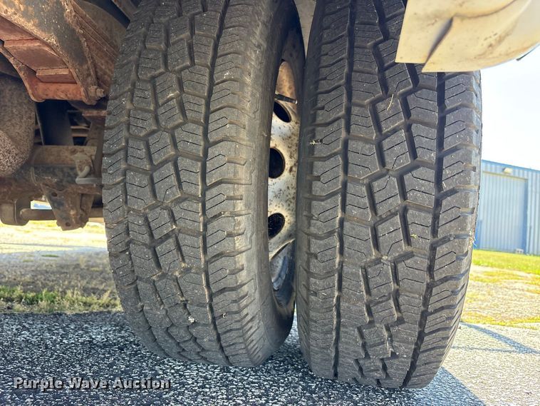 image for item FK2150 2005 Ford E450 shuttle bus