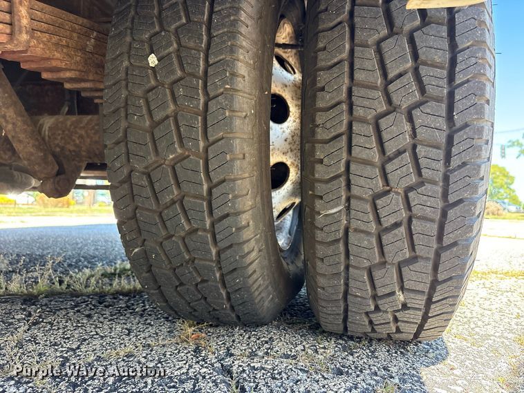 image for item FK2150 2005 Ford E450 shuttle bus
