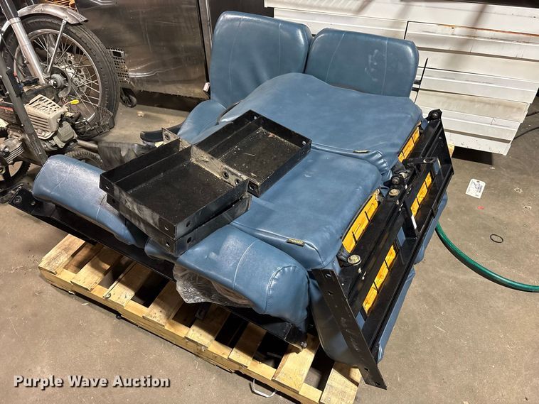 image for item FK2150 2005 Ford E450 shuttle bus