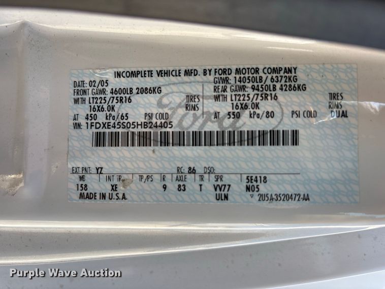 image for item FK2150 2005 Ford E450 shuttle bus