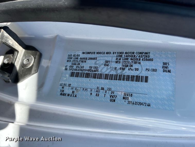 image for item FK2150 2005 Ford E450 shuttle bus