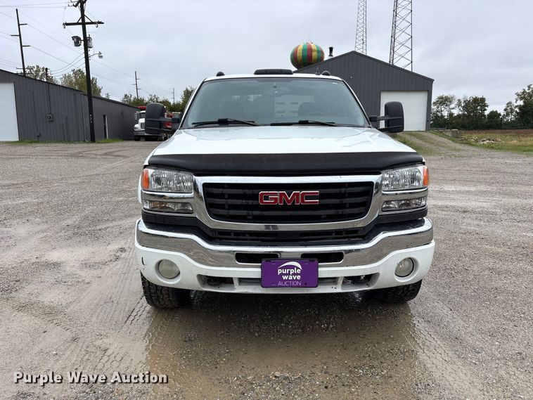 image for item FK2154 2007 GMC Sierra 3500 Crew Cab pickup truck