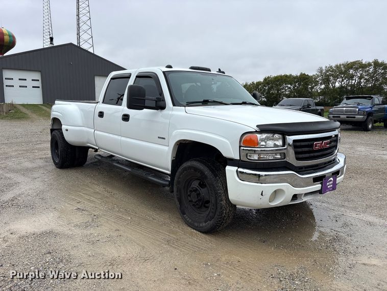 image for item FK2154 2007 GMC Sierra 3500 Crew Cab pickup truck