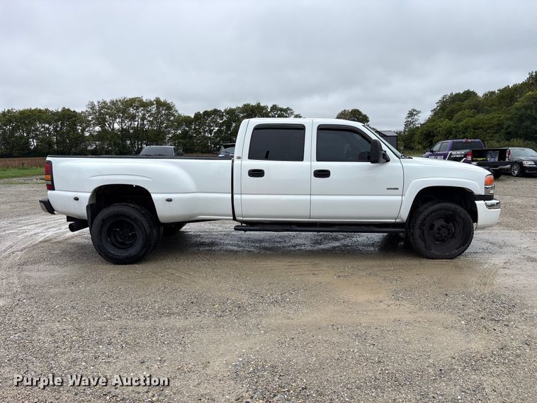 image for item FK2154 2007 GMC Sierra 3500 Crew Cab pickup truck