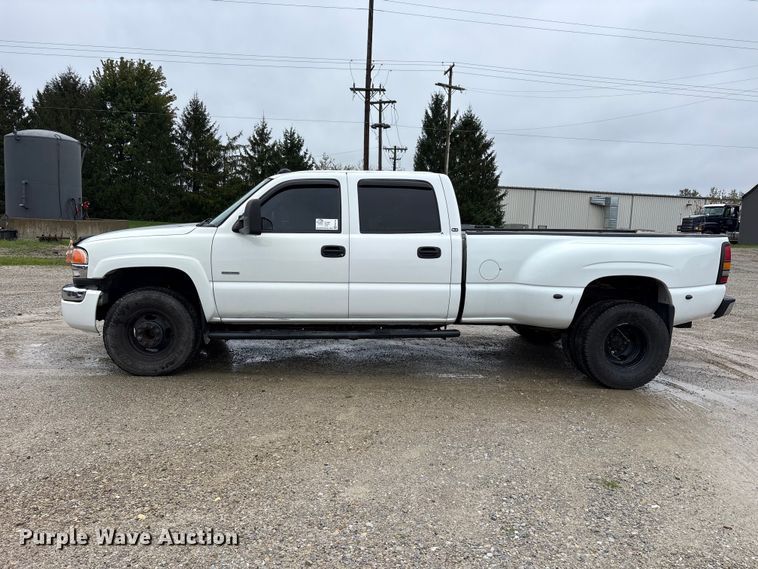image for item FK2154 2007 GMC Sierra 3500 Crew Cab pickup truck