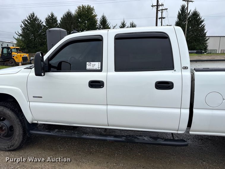 image for item FK2154 2007 GMC Sierra 3500 Crew Cab pickup truck