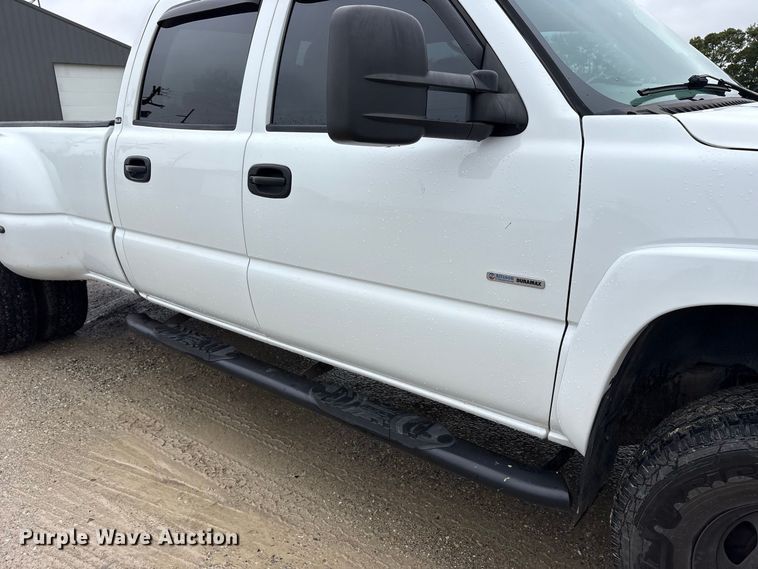 image for item FK2154 2007 GMC Sierra 3500 Crew Cab pickup truck