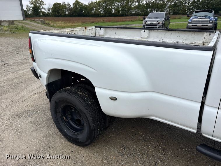 image for item FK2154 2007 GMC Sierra 3500 Crew Cab pickup truck