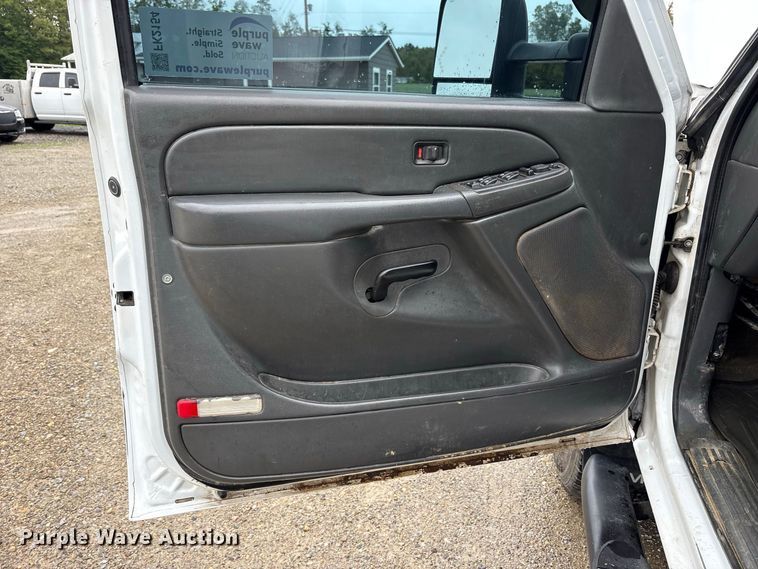 image for item FK2154 2007 GMC Sierra 3500 Crew Cab pickup truck