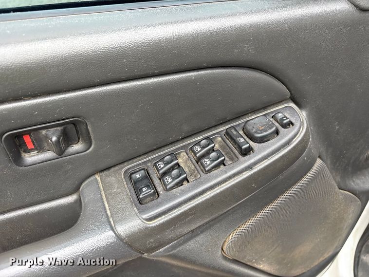 image for item FK2154 2007 GMC Sierra 3500 Crew Cab pickup truck