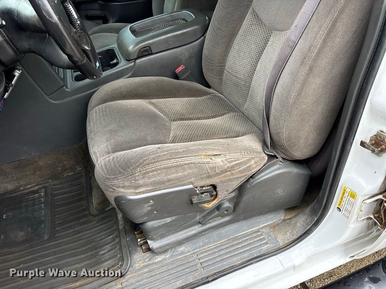 image for item FK2154 2007 GMC Sierra 3500 Crew Cab pickup truck