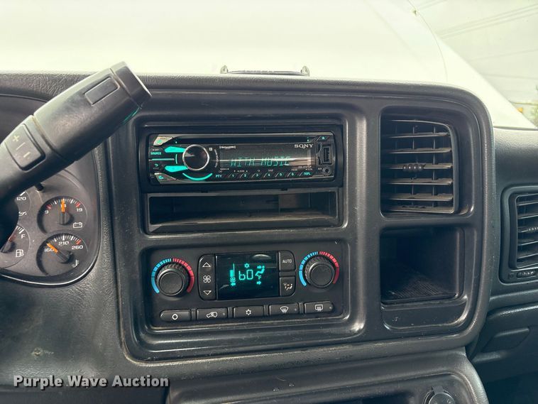 image for item FK2154 2007 GMC Sierra 3500 Crew Cab pickup truck