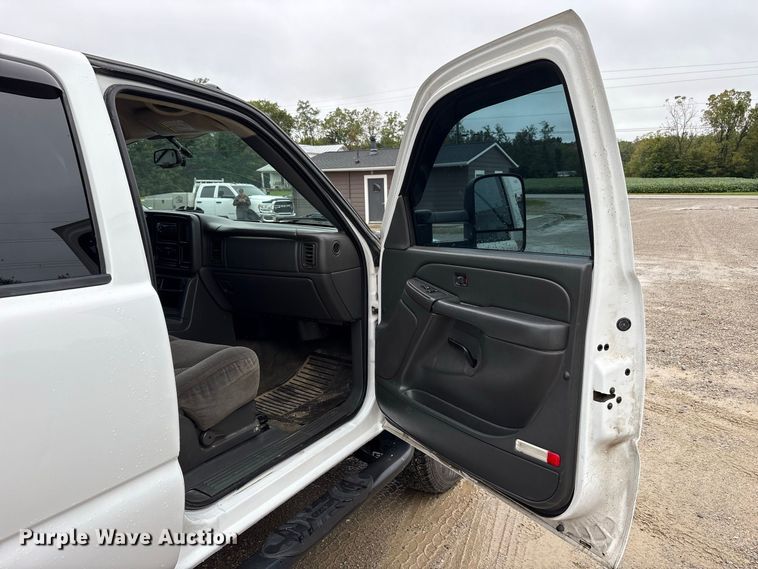 image for item FK2154 2007 GMC Sierra 3500 Crew Cab pickup truck