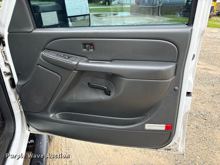 image for item FK2154 2007 GMC Sierra 3500 Crew Cab pickup truck