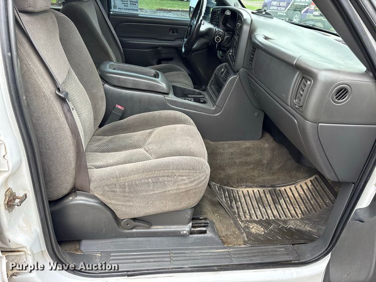 image for item FK2154 2007 GMC Sierra 3500 Crew Cab pickup truck