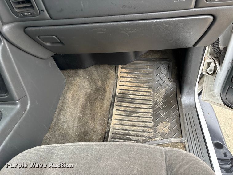 image for item FK2154 2007 GMC Sierra 3500 Crew Cab pickup truck