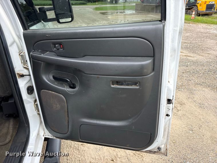 image for item FK2154 2007 GMC Sierra 3500 Crew Cab pickup truck
