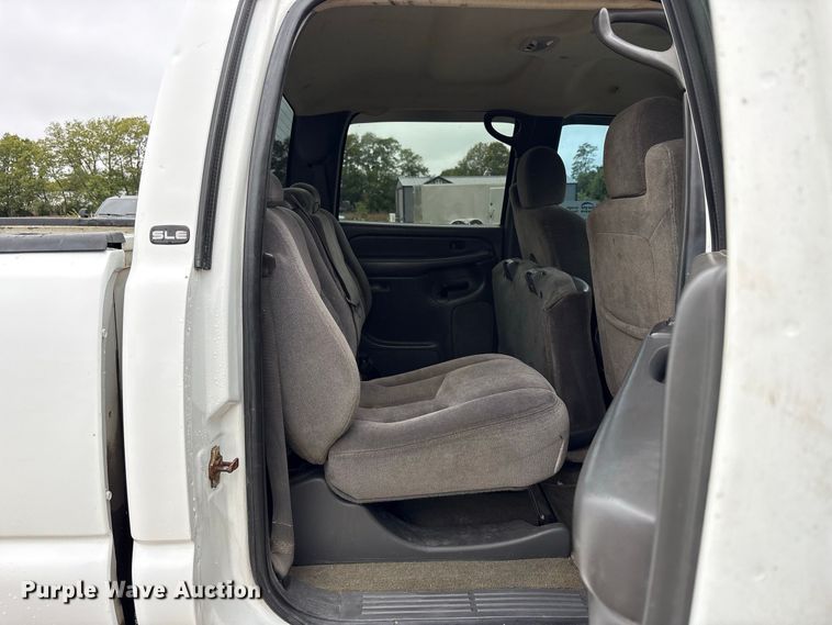image for item FK2154 2007 GMC Sierra 3500 Crew Cab pickup truck