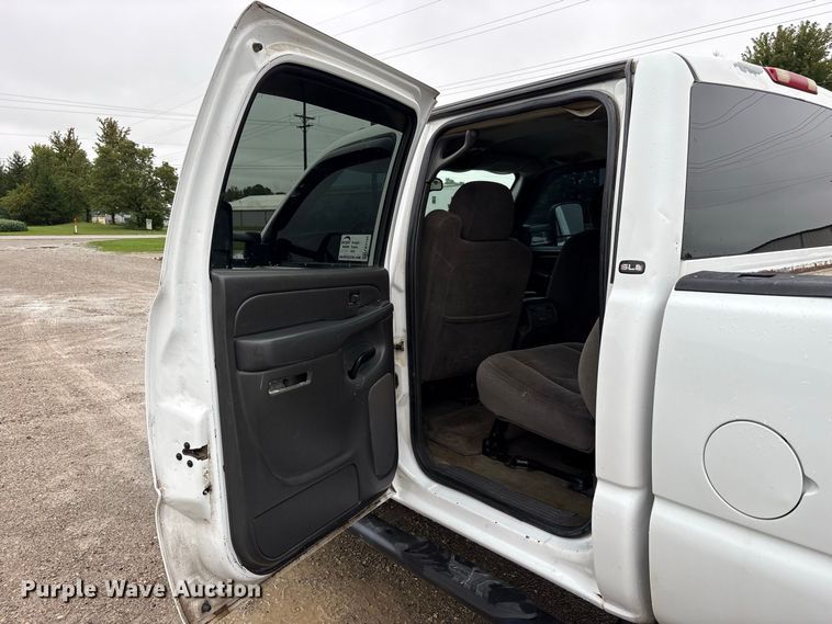 image for item FK2154 2007 GMC Sierra 3500 Crew Cab pickup truck