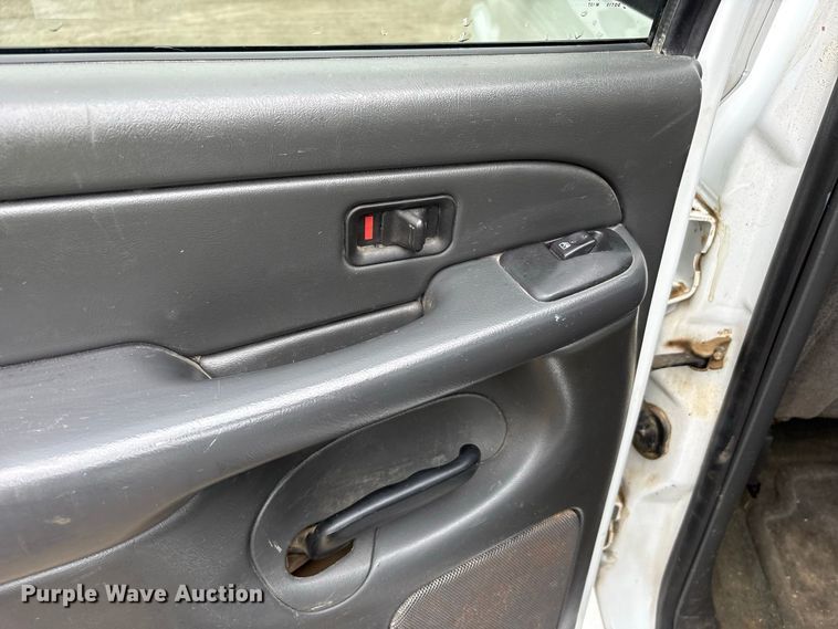 image for item FK2154 2007 GMC Sierra 3500 Crew Cab pickup truck