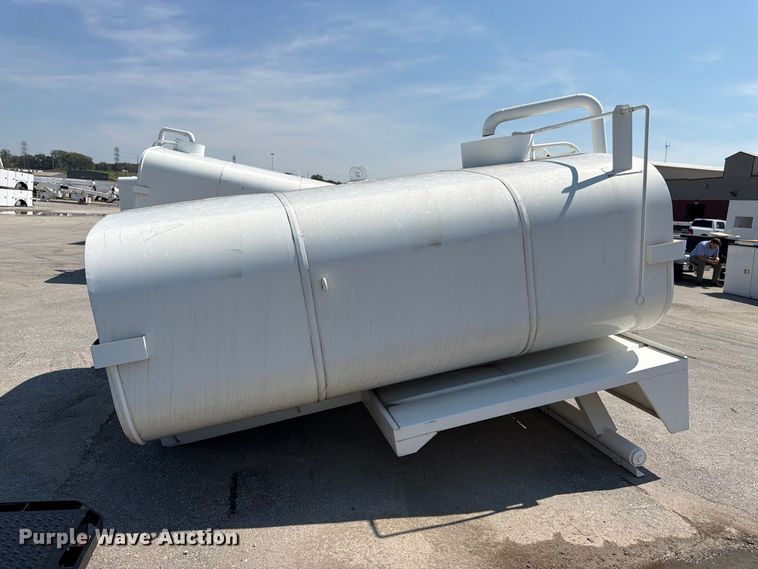 image for item FK3433 truck water tank bed