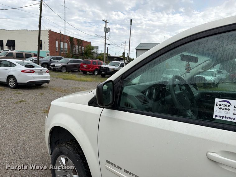 image for item FK3464 2010 Dodge Grand Caravan handicap accessible van
