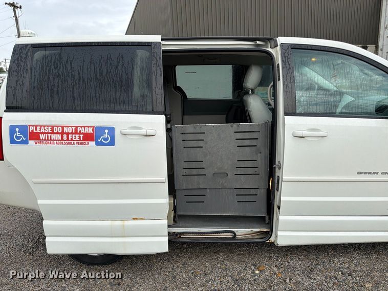 image for item FK3464 2010 Dodge Grand Caravan handicap accessible van