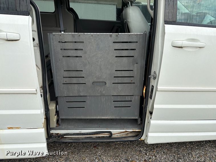 image for item FK3464 2010 Dodge Grand Caravan handicap accessible van