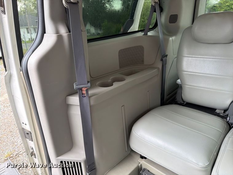image for item FK3464 2010 Dodge Grand Caravan handicap accessible van