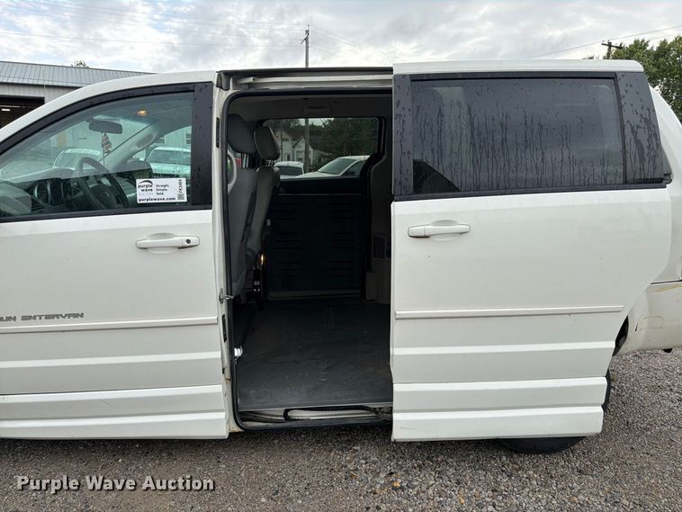 image for item FK3464 2010 Dodge Grand Caravan handicap accessible van
