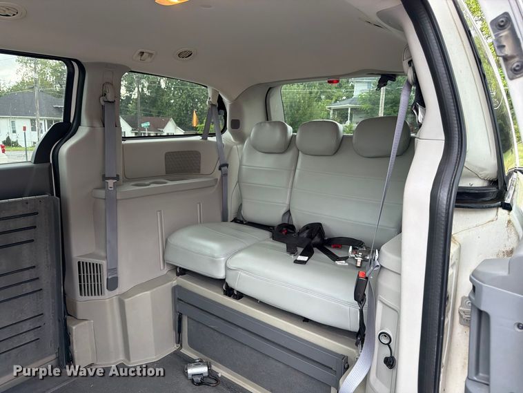 image for item FK3464 2010 Dodge Grand Caravan handicap accessible van