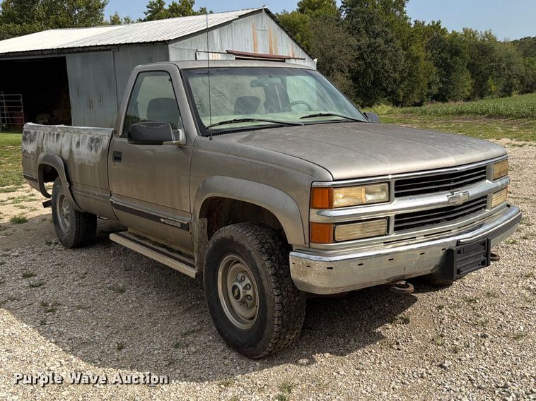 image for item FK3467 2000 Chevrolet K3500 pickup truck