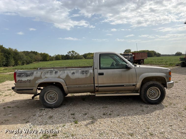 image for item FK3467 2000 Chevrolet K3500 pickup truck