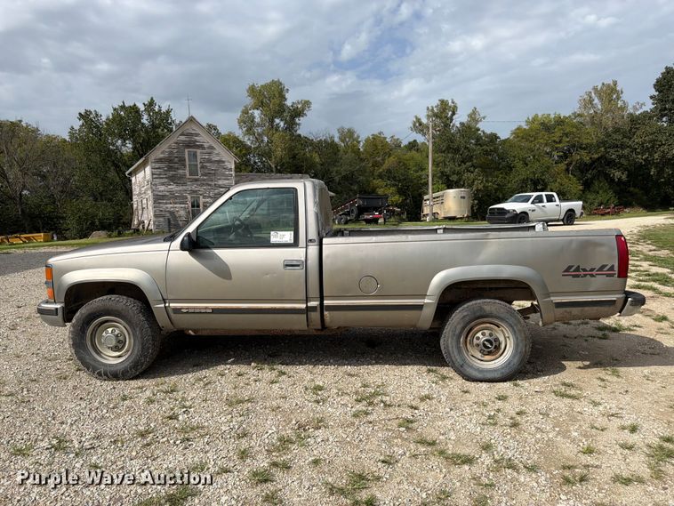 image for item FK3467 2000 Chevrolet K3500 pickup truck