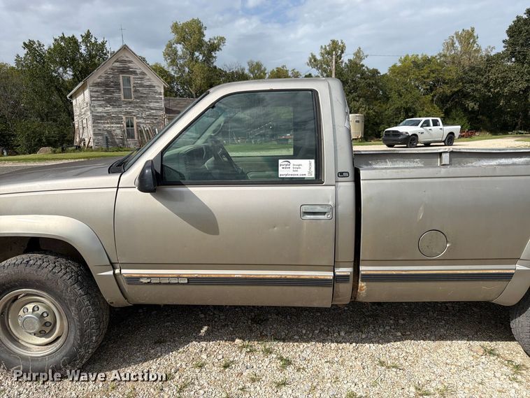image for item FK3467 2000 Chevrolet K3500 pickup truck